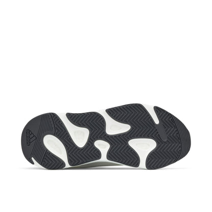 Yeezy Boost 700 MNVN Laceless Analog