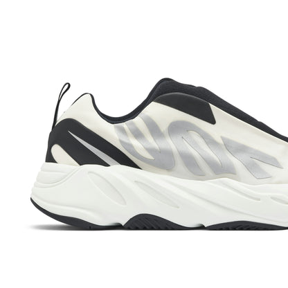 Yeezy Boost 700 MNVN Laceless Analog