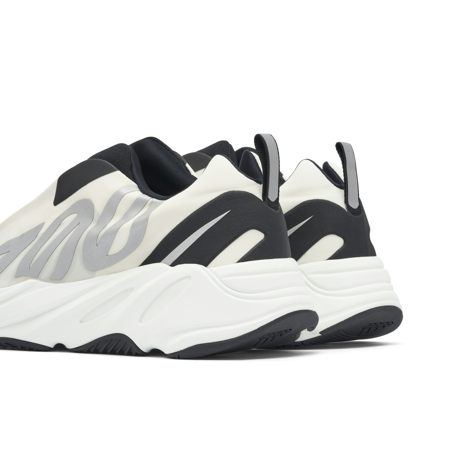 Yeezy Boost 700 MNVN Laceless Analog