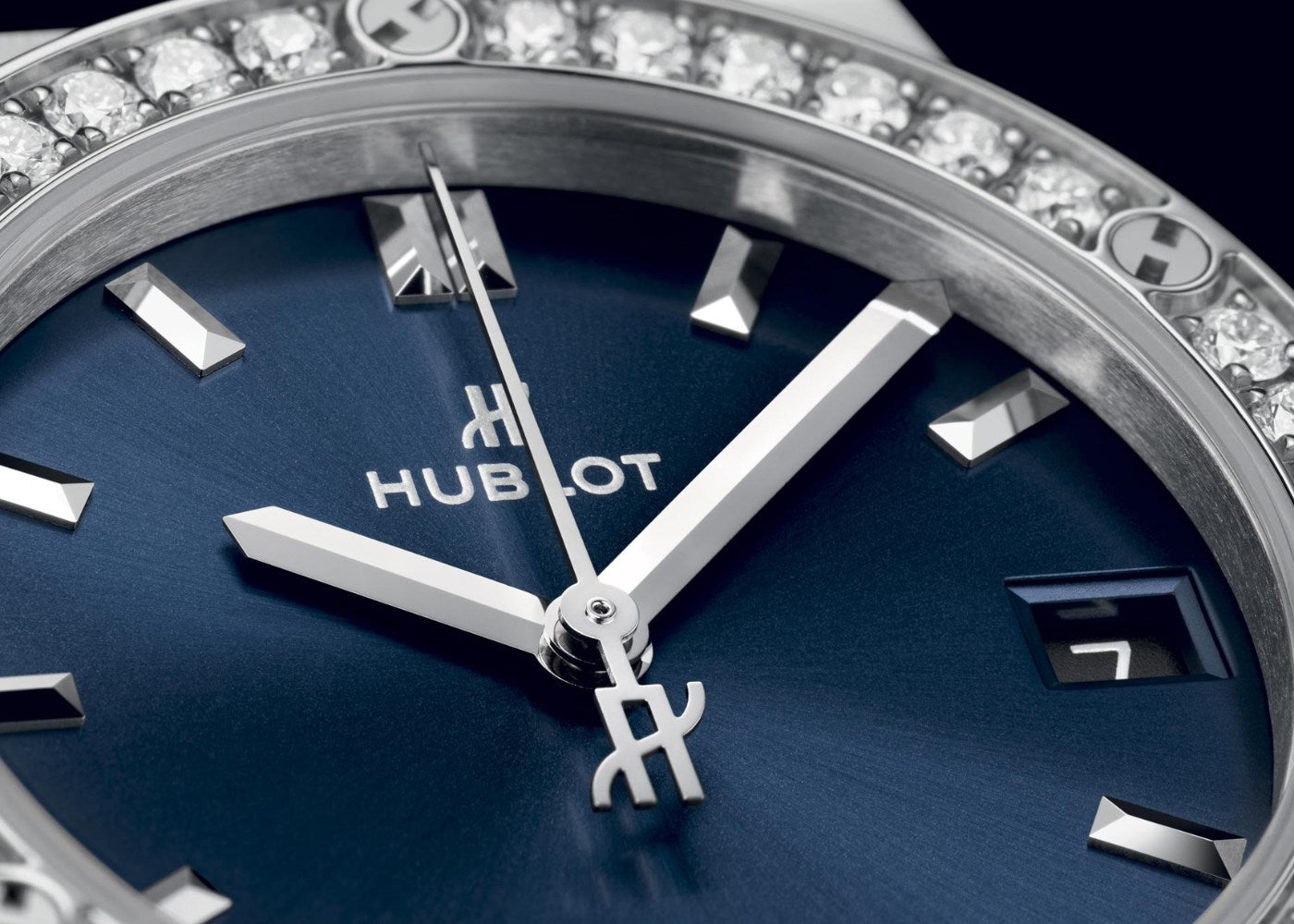 Hublot Classic Fusion Titanium Blue Diamonds 33mm | 581.NX.7170.RX.1104