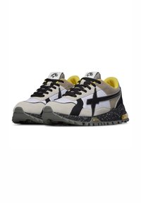 W6YZ Just Say Wizz Breeze 3-M Trainers White Black Taupe