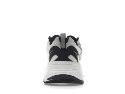 Yeezy Boost 700 MNVN Laceless Analog