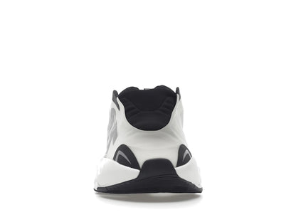 Yeezy Boost 700 MNVN Laceless Analog