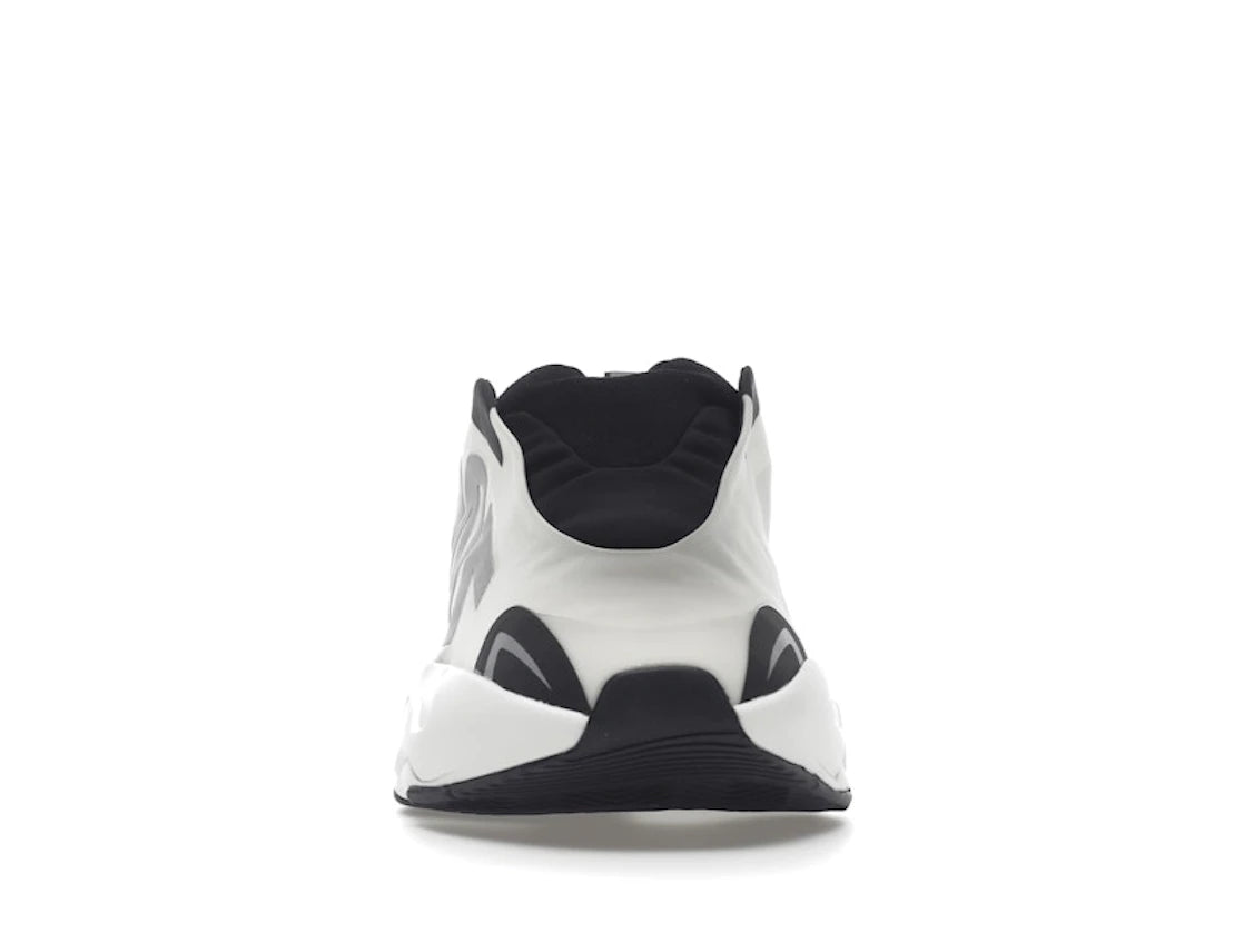 Yeezy Boost 700 MNVN Laceless Analog