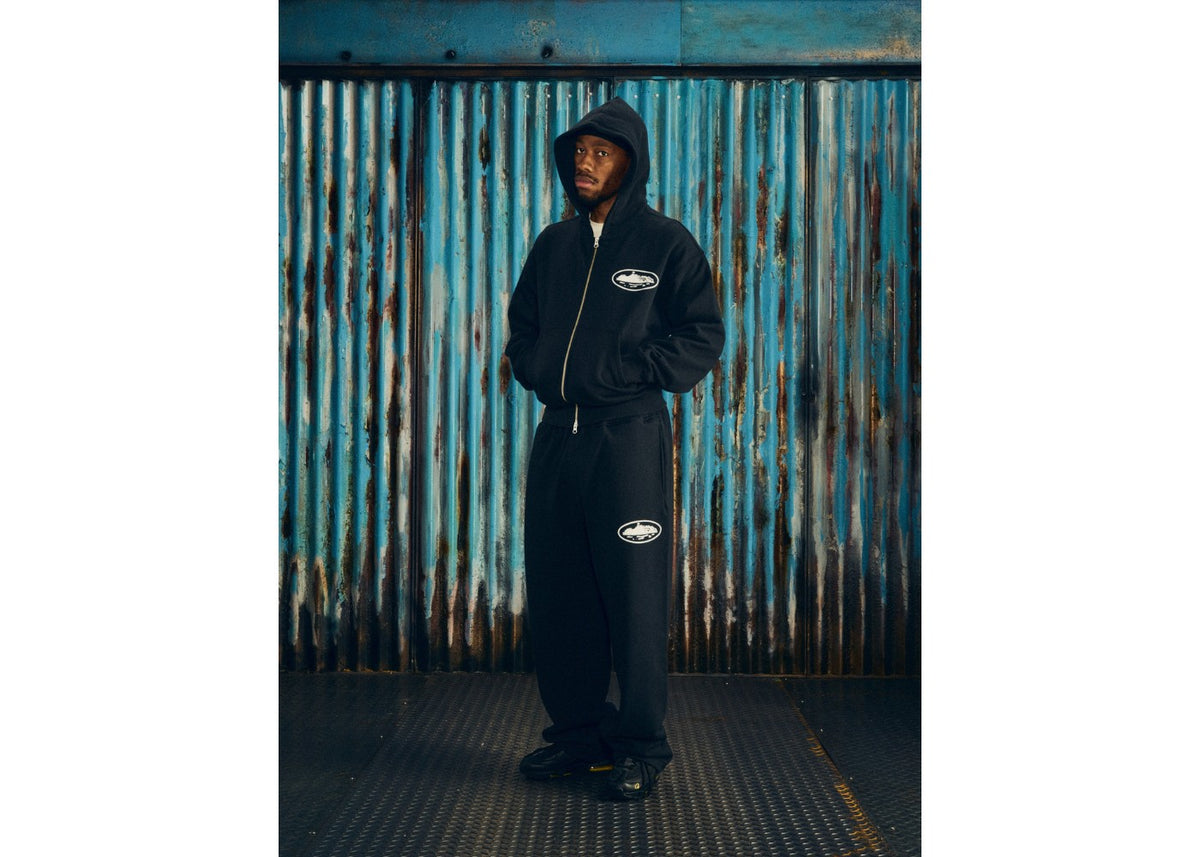 Corteiz Island Puff Print Open Hem Sweatpant Black